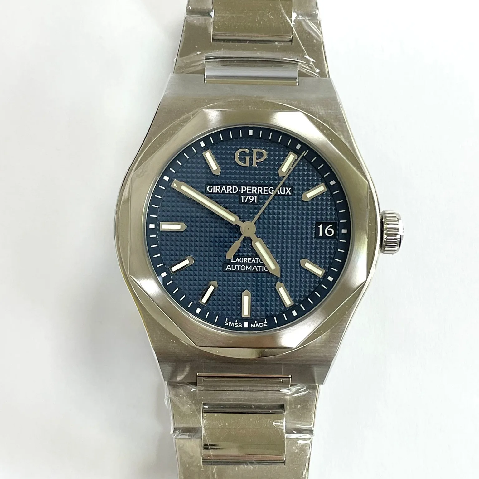 2022 Girard-Perregaux Laureato 42 Automatic Stainless Steel / Blue 81010-11-431-11A Listing Image 1