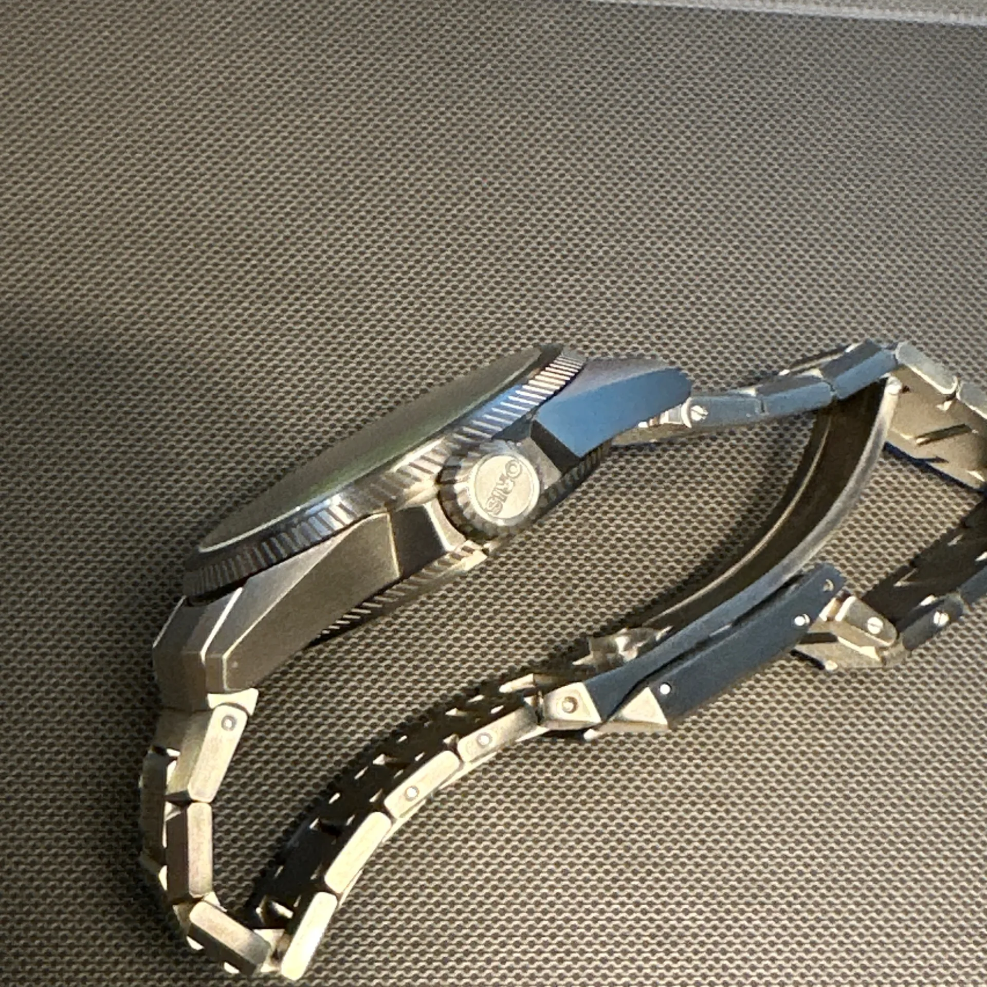 Auction: 2023 Oris ProPilot X Kermit Edition 39 Titanium / Green