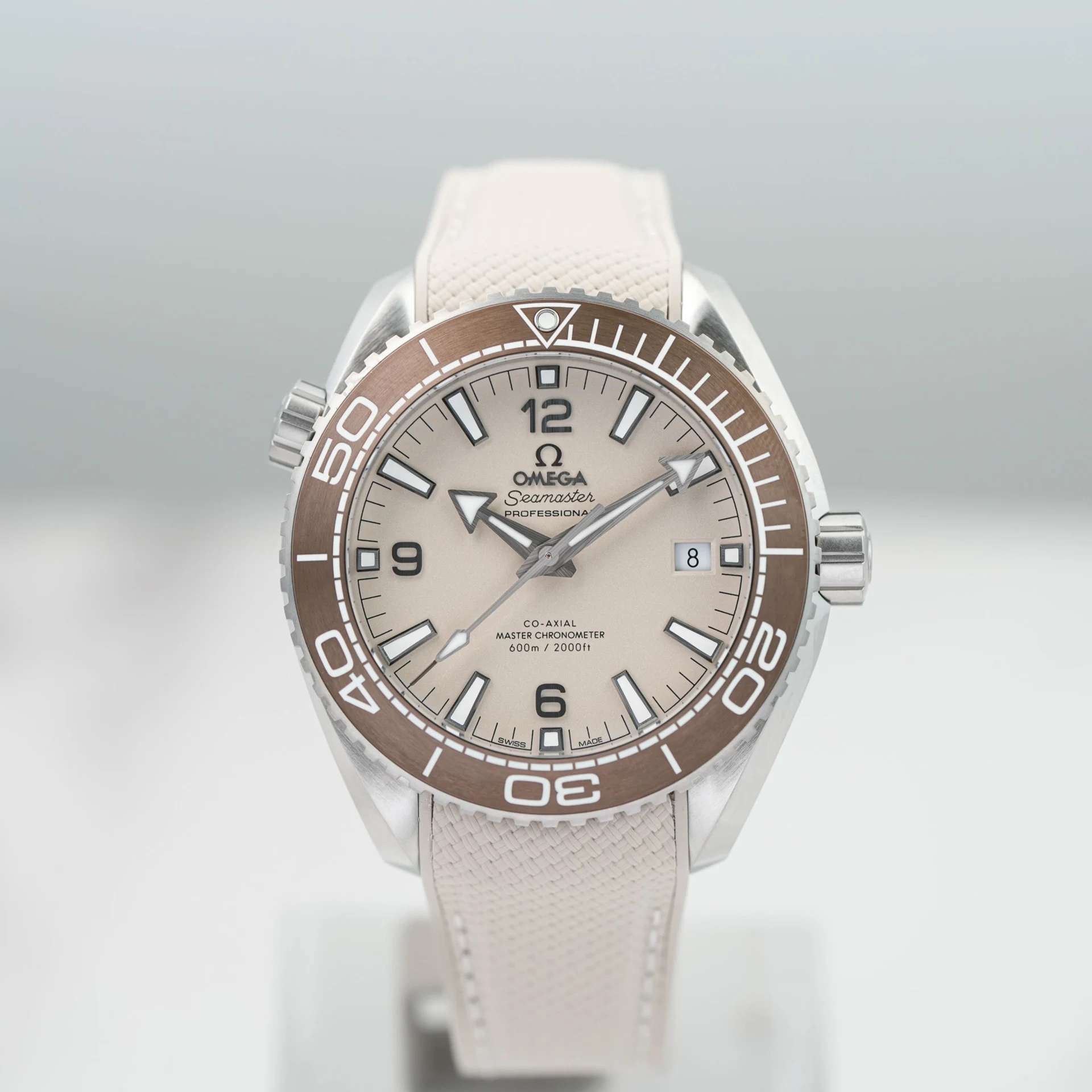 Omega Seamaster Planet Ocean 600M Co-Axial 43.5 Master Chronometer Stainless Steel / Beige / Rubber 215.32.44.21.09.001