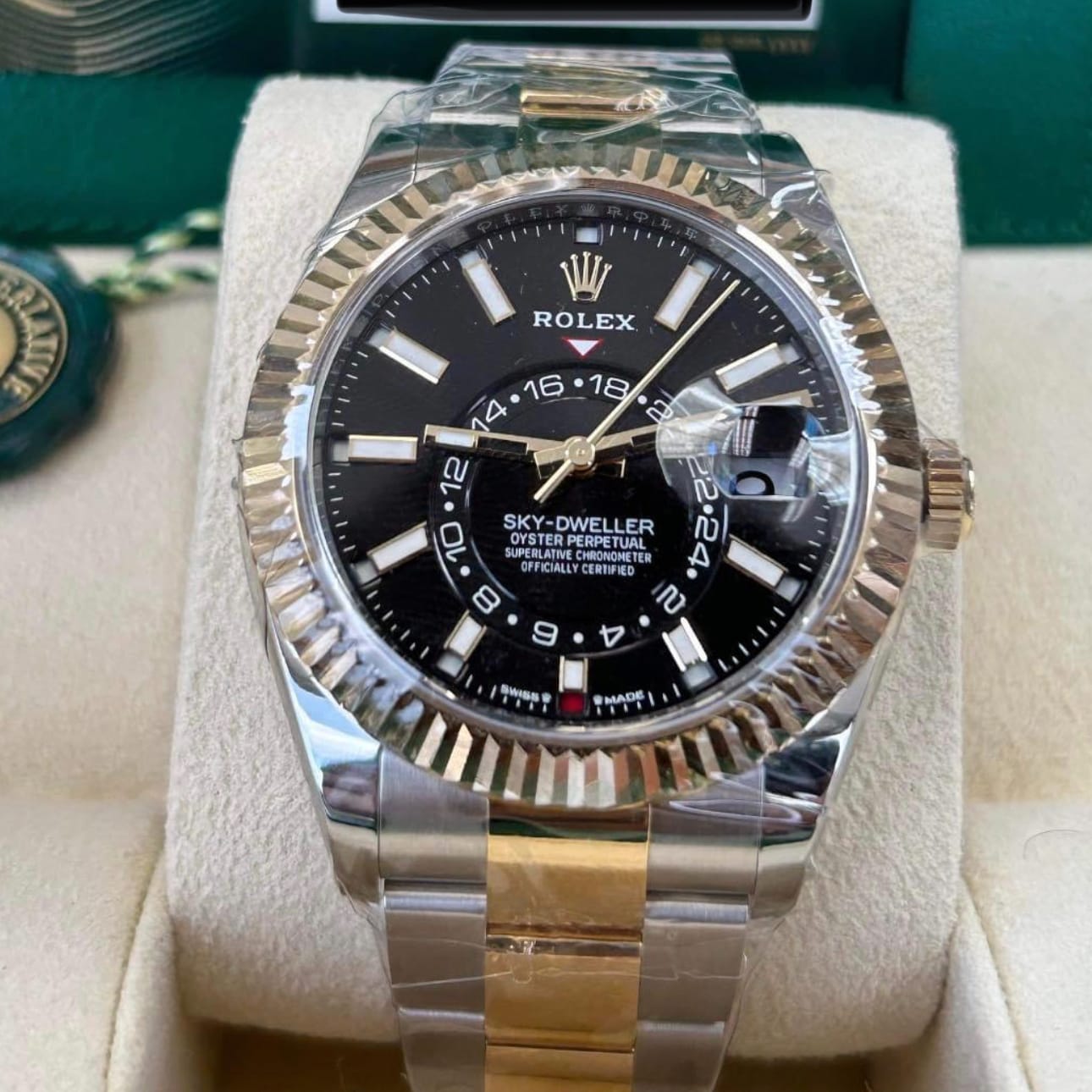 Rolex Sky-Dweller Two-Tone / Black / Oyster 336933-0003 | Bezel