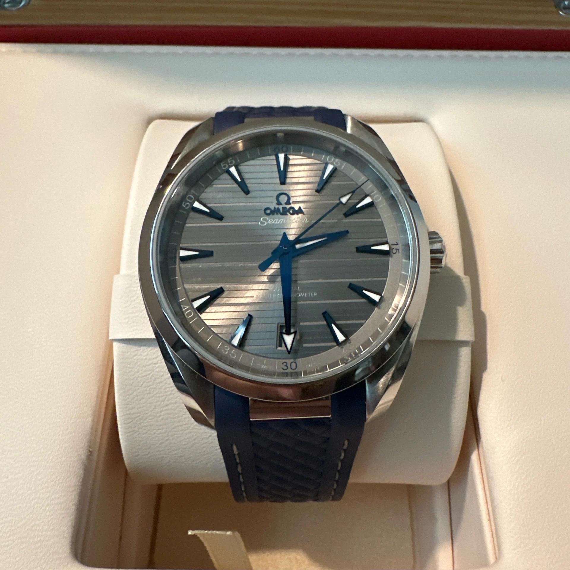 2025 Omega Seamaster Aqua Terra 150M Master Chronometer 41 Stainless Steel / Grey / Rubber 220.12.41.21.06.001