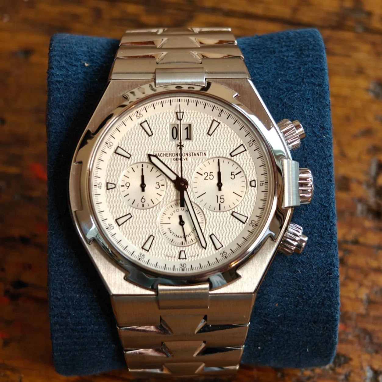 Vacheron Constantin Overseas Chronograph Steel / White 49150/B01A-9095