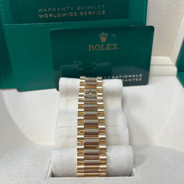 Rolex Day-Date 40 Yellow Gold / Fluted / Black / Baguette Diamond-Set 228238-0004 Listing Image 4