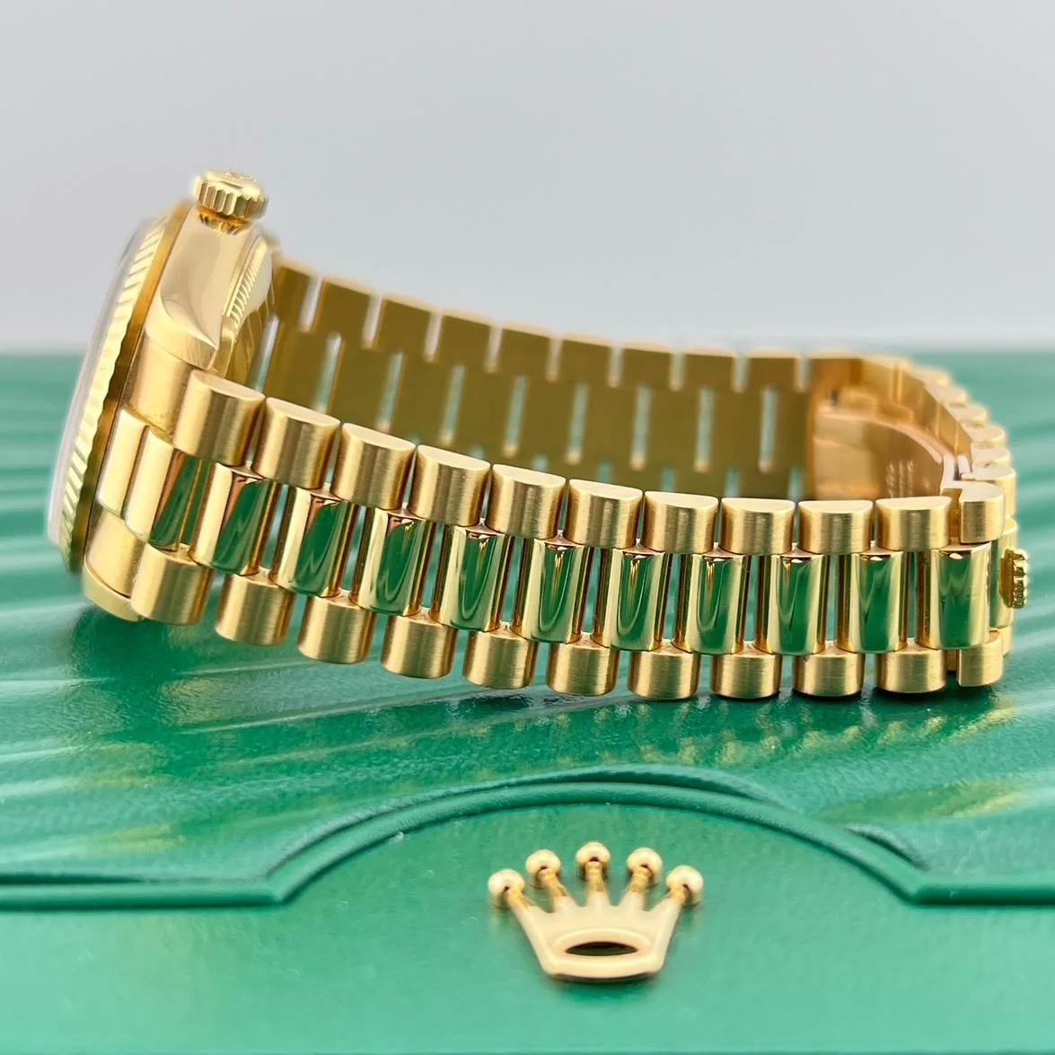 1990 Rolex Datejust 31 Yellow Gold / Fluted / White / Roman Diamond-Set / President 68278 Listing Image 6