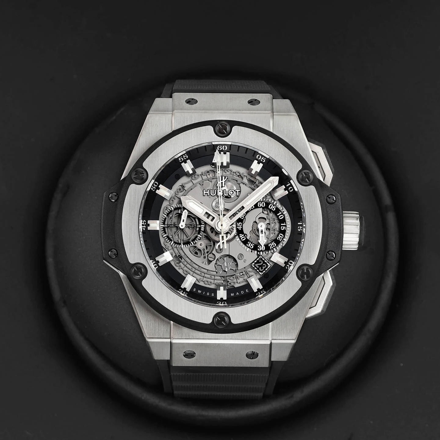ミー Auction: 2019 Hublot King Power Unico Chronograph 48