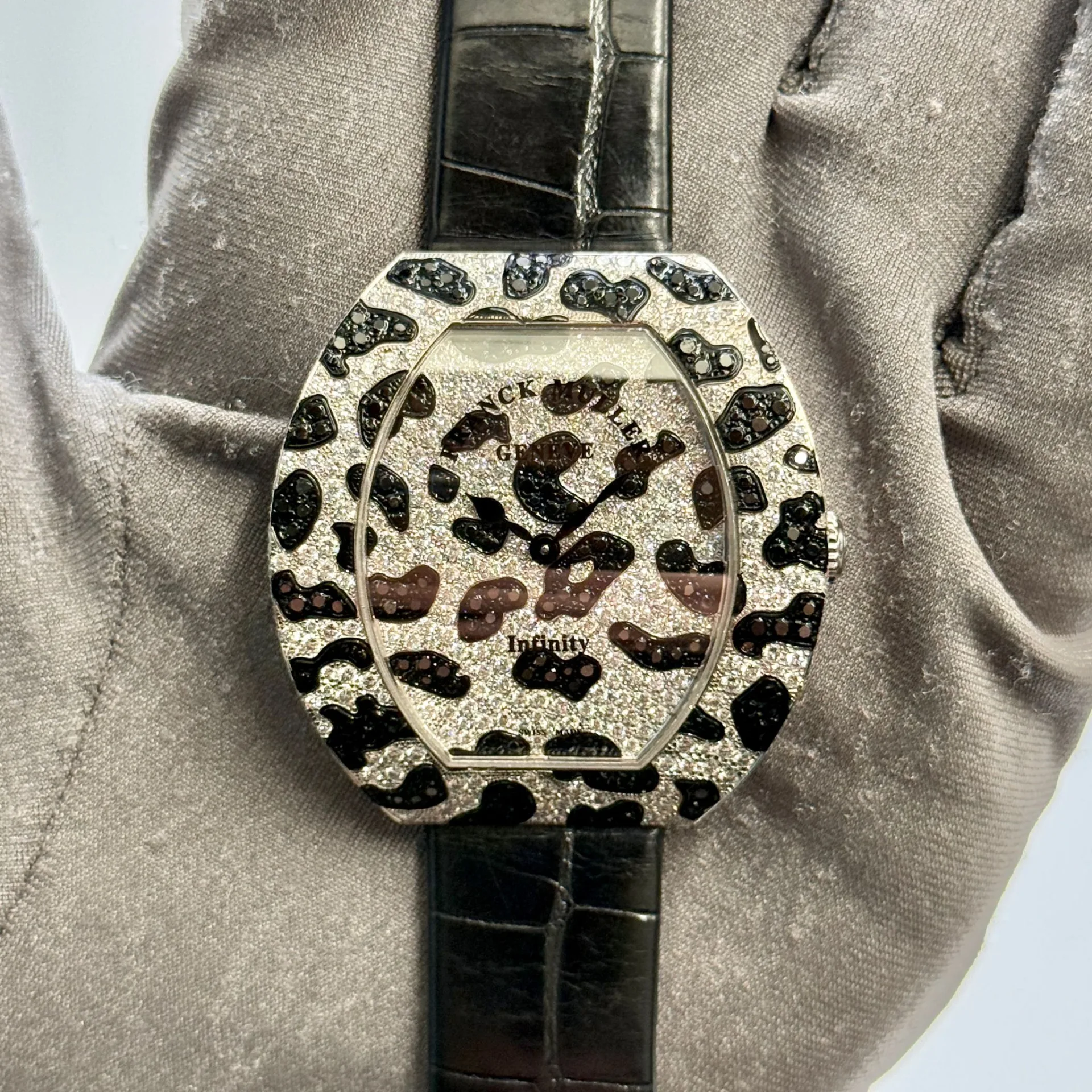 Franck Muller Infinity Panther White Gold / Diamond-Set / Diamond-Pave / Strap 3540 QZ PAN D CD