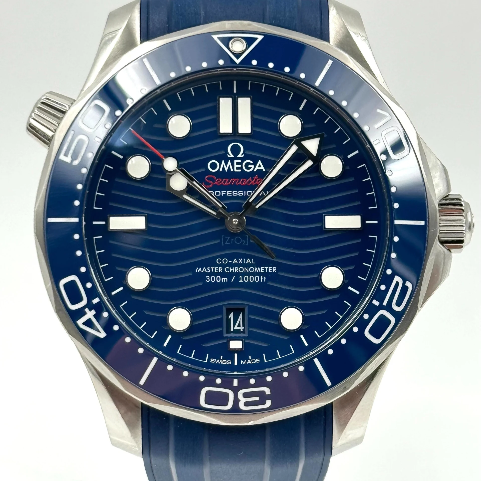 2022 Omega Seamaster Diver 300M Master Co-Axial 42 Stainless Steel / Blue  / Rubber 210.32.42.20.03.001