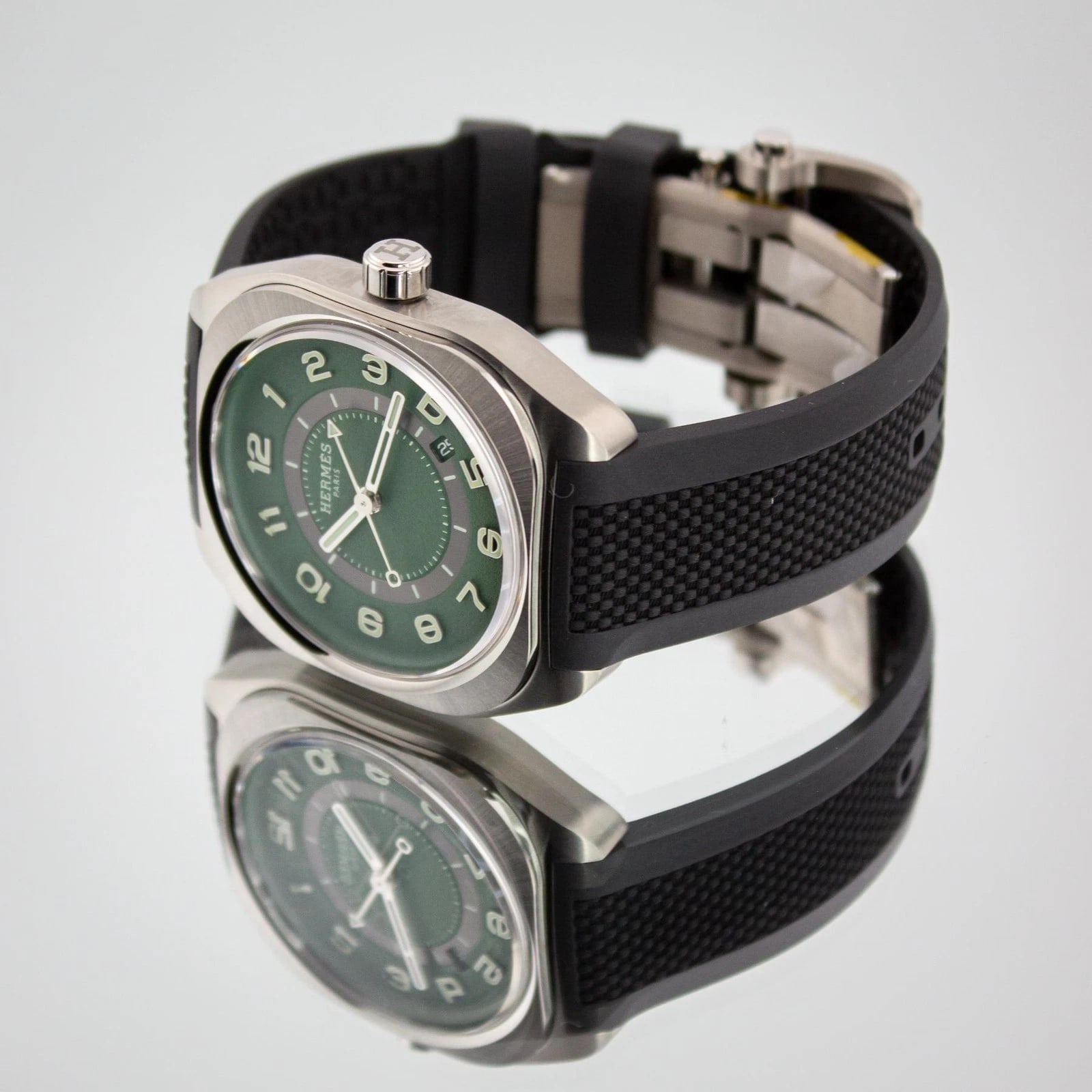 Hermès H08 Titanium / Green / Arabic / Strap SP1.747C Watches | Bezel
