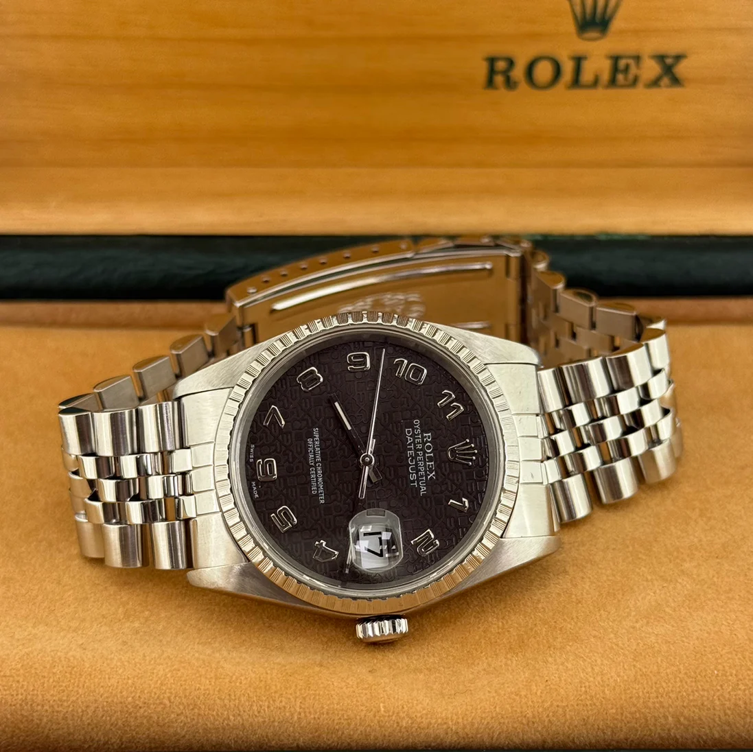 1989 Rolex  Datejust 36 Steel / Engine-Turned / Black Jubilee-Motif /Arabic / Jubilee  16220