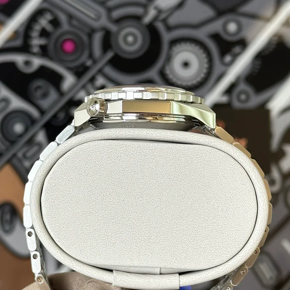 Auction: 2025 Zenith Defy Revival A3648 Orange 37 Steel / Black