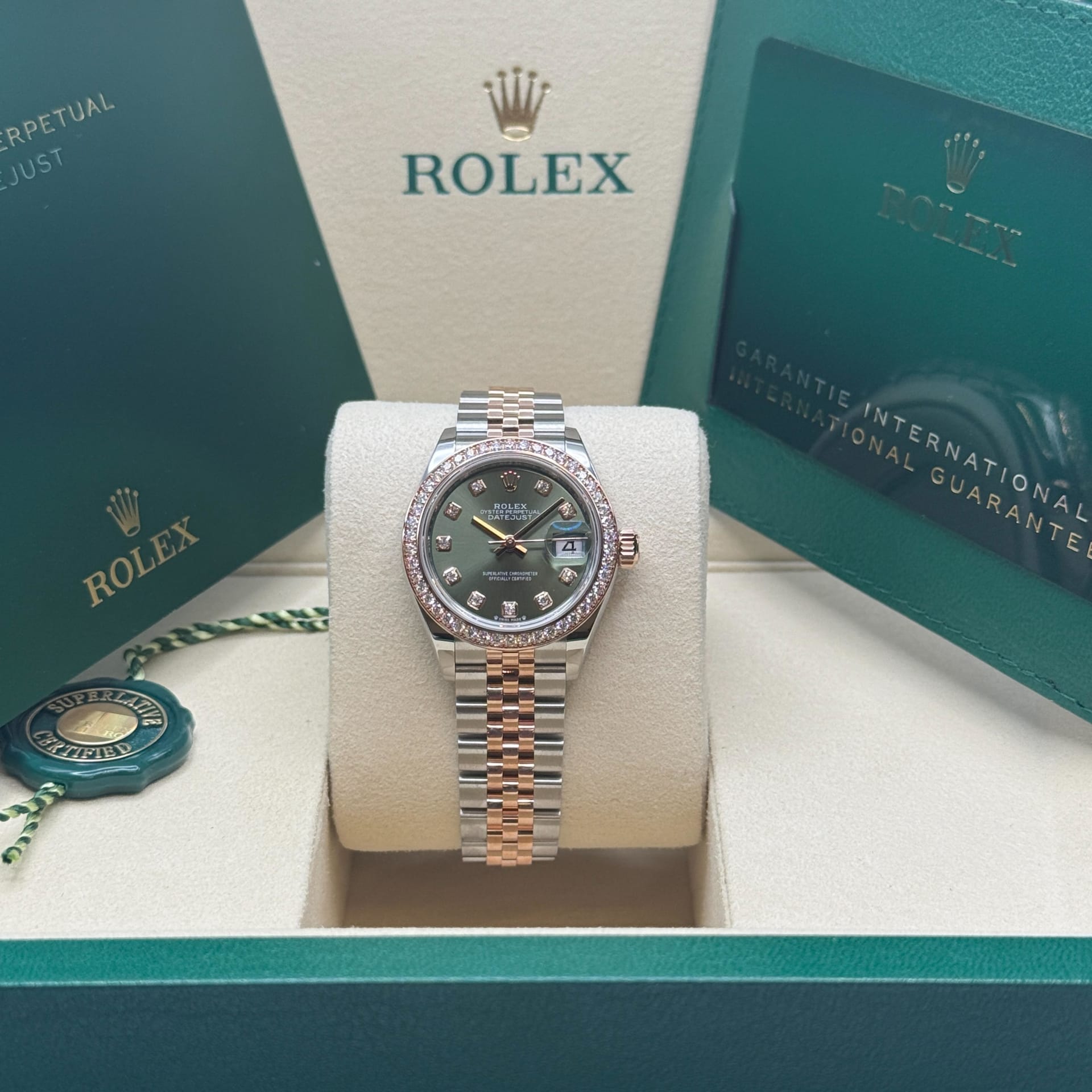 ROLEX キーホルダー イエロー グリーン　グレー Rolex Lady-Datejust 28 Two-Tone / Diamond-Set / Olive-Green