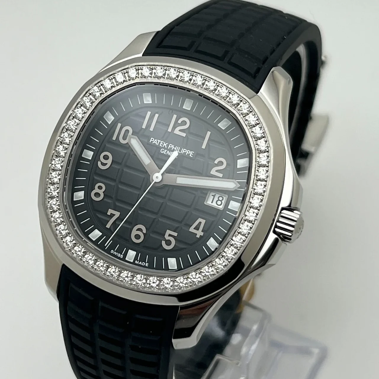 2022 Patek Philippe Aquanaut Luce Diamond-Set / Black 5267/200A-001 Listing Image 2