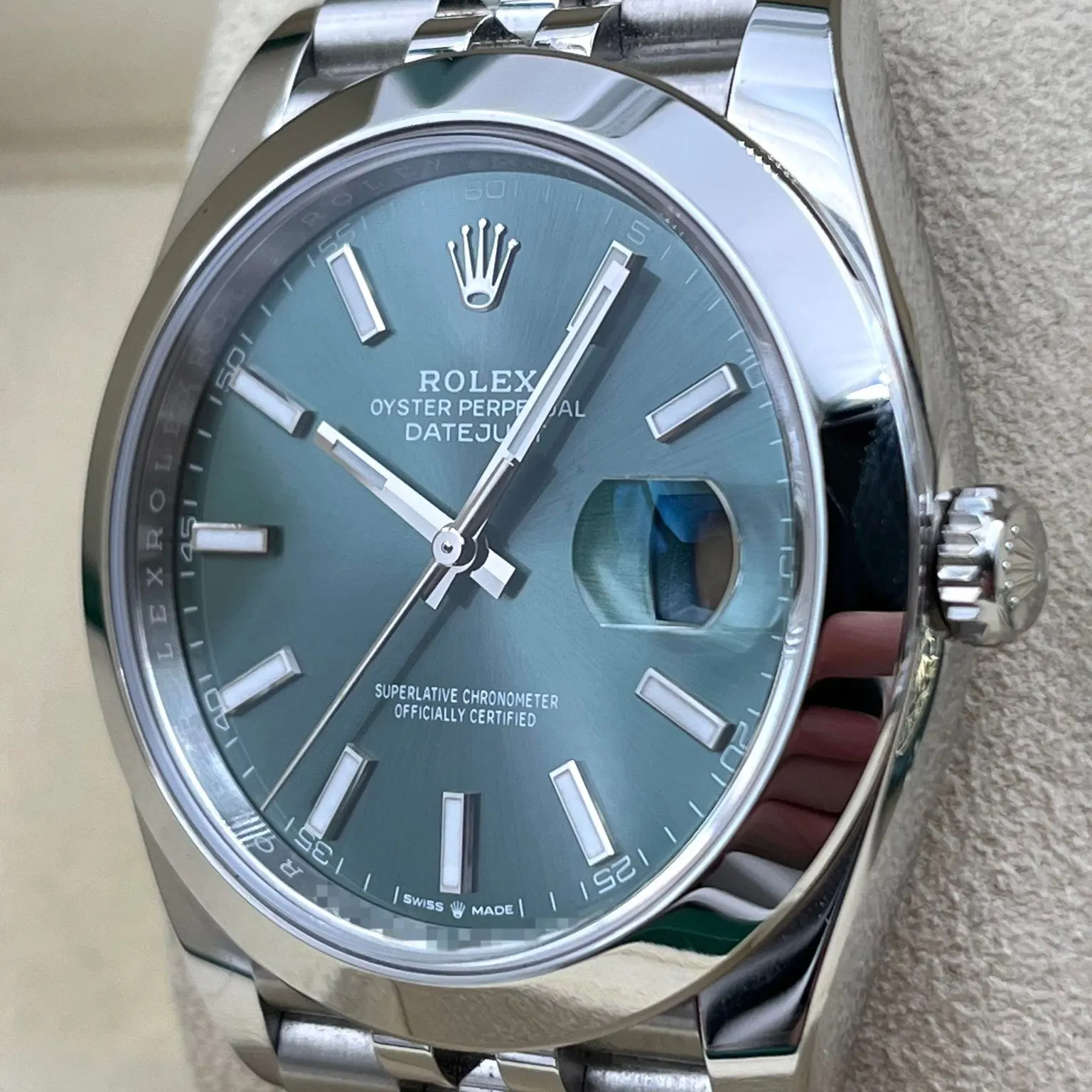 2022 Rolex Datejust 41 Smooth / Mint Green / Jubilee 126300-0020 Listing Image 2