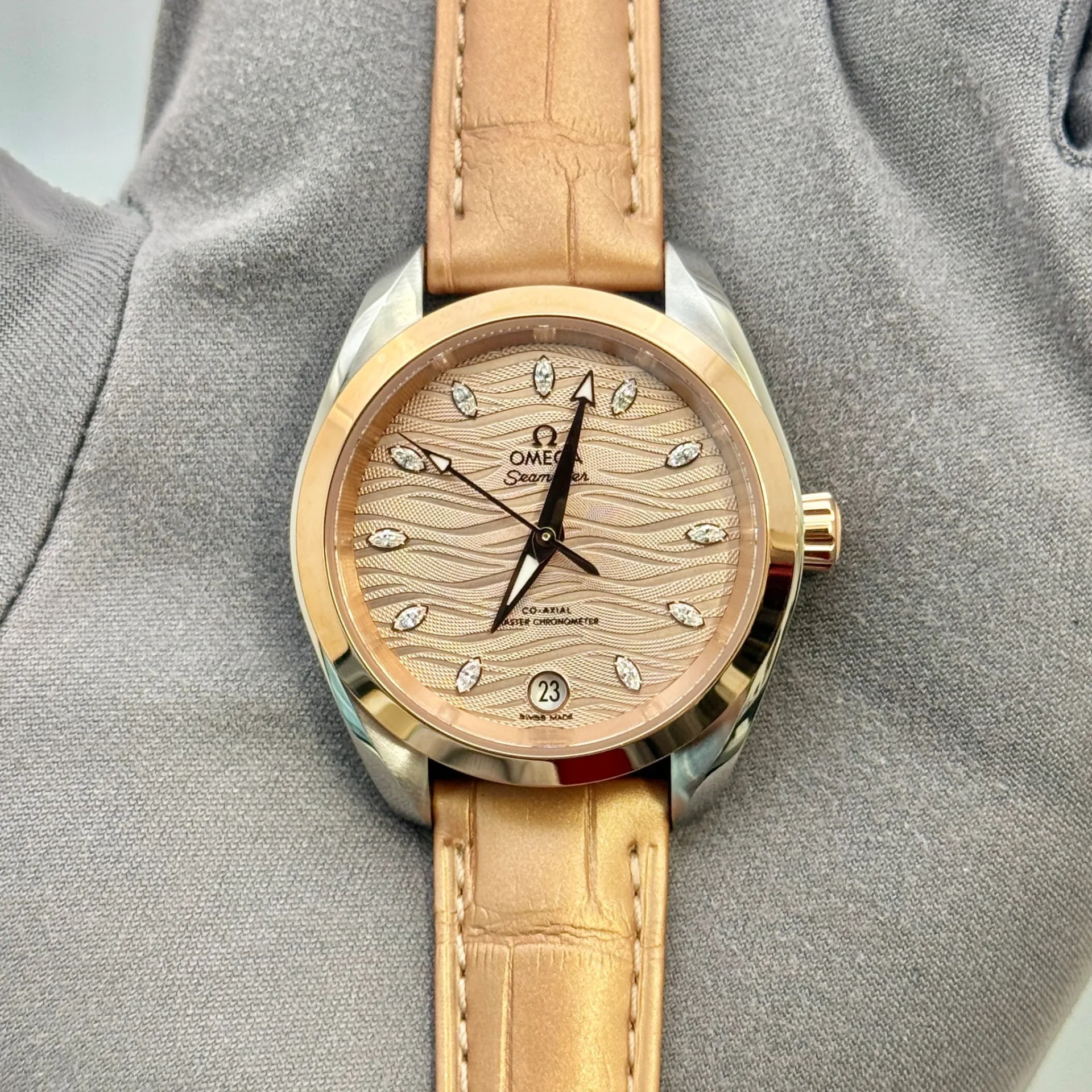 2023 Omega Seamaster Aqua Terra 150M Master Chronometer 34 Stainless Steel / Sedna Gold / Grey - Diamond / Alligator 220.23.34.20.59.001