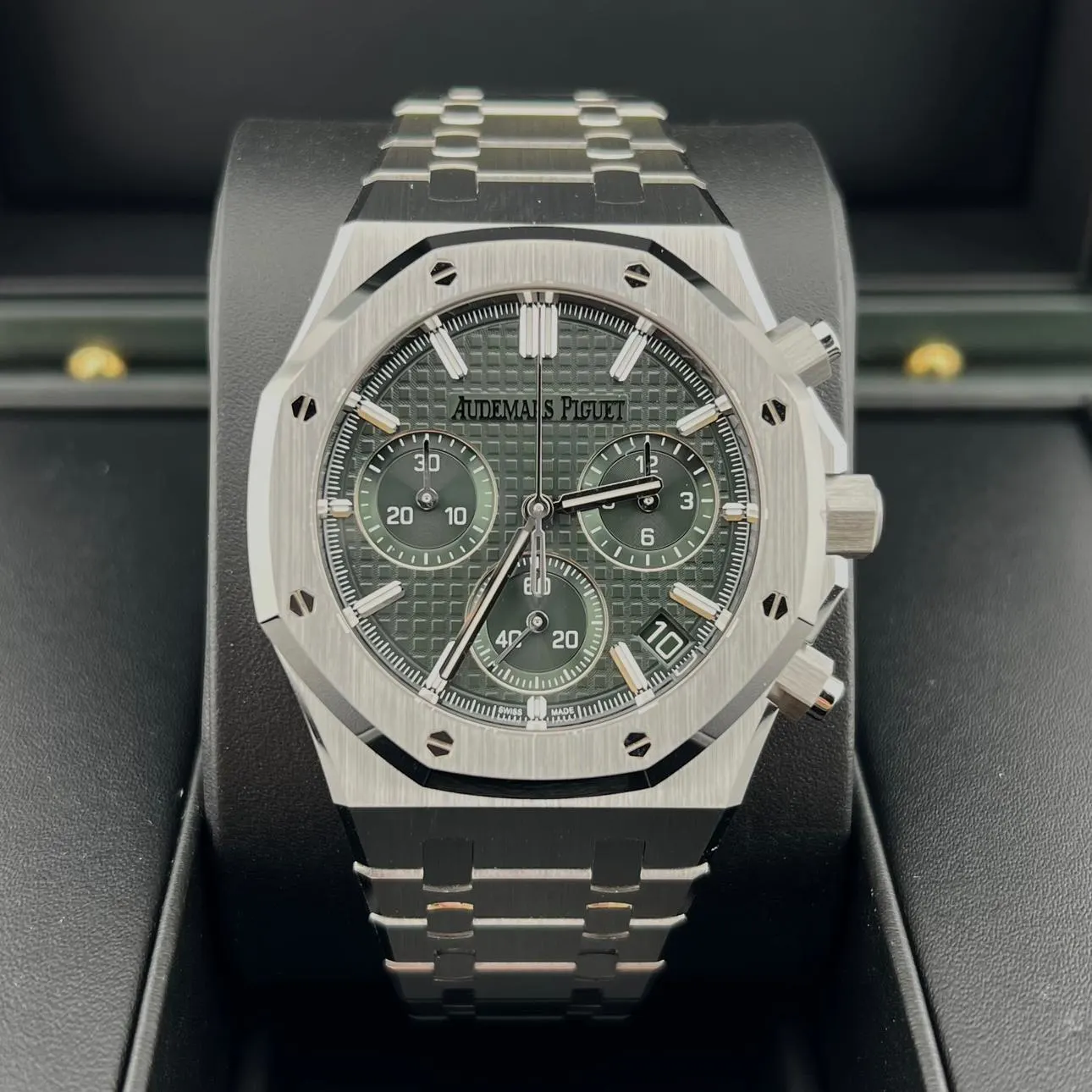 2023 Audemars Piguet Royal Oak Chronograph 41 Steel / Green / Bracelet 26240ST.OO.1320ST.08 Listing Image 2
