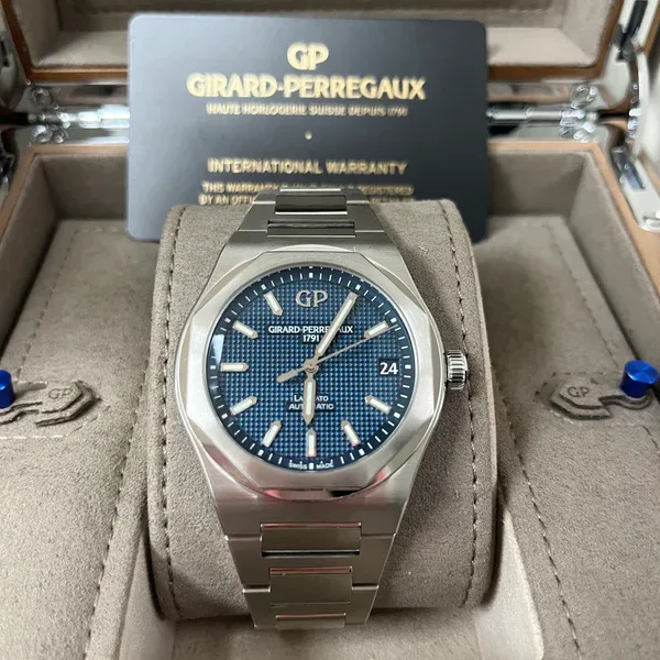 2017 Girard-Perregaux Laureato 42 Automatic Stainless Steel / Blue 81010-11-431-11A Listing Image 1