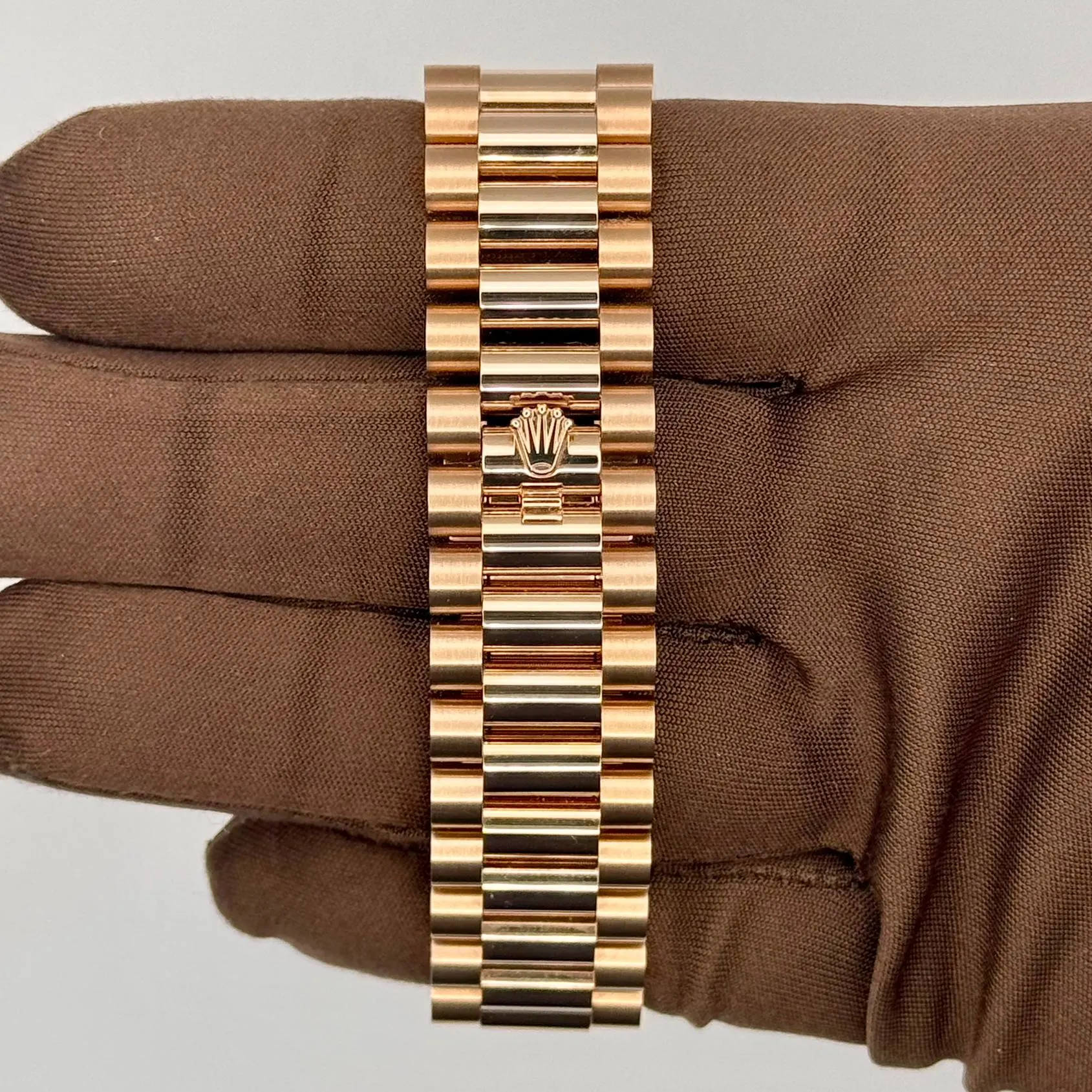 2023 Rolex Day-Date 40 Rose Gold / Fluted / Olive-Green / Roman / President 228235-0025 Listing Image 4