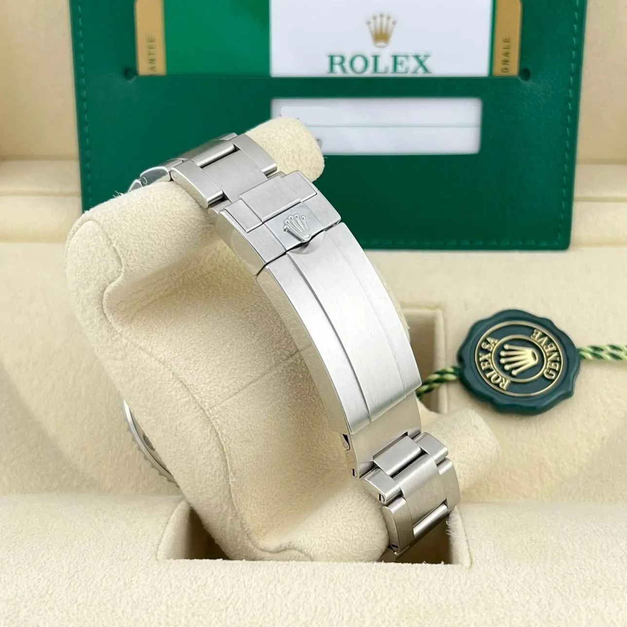 2017 Rolex Sea-Dweller 126600-0001 Listing Image 4