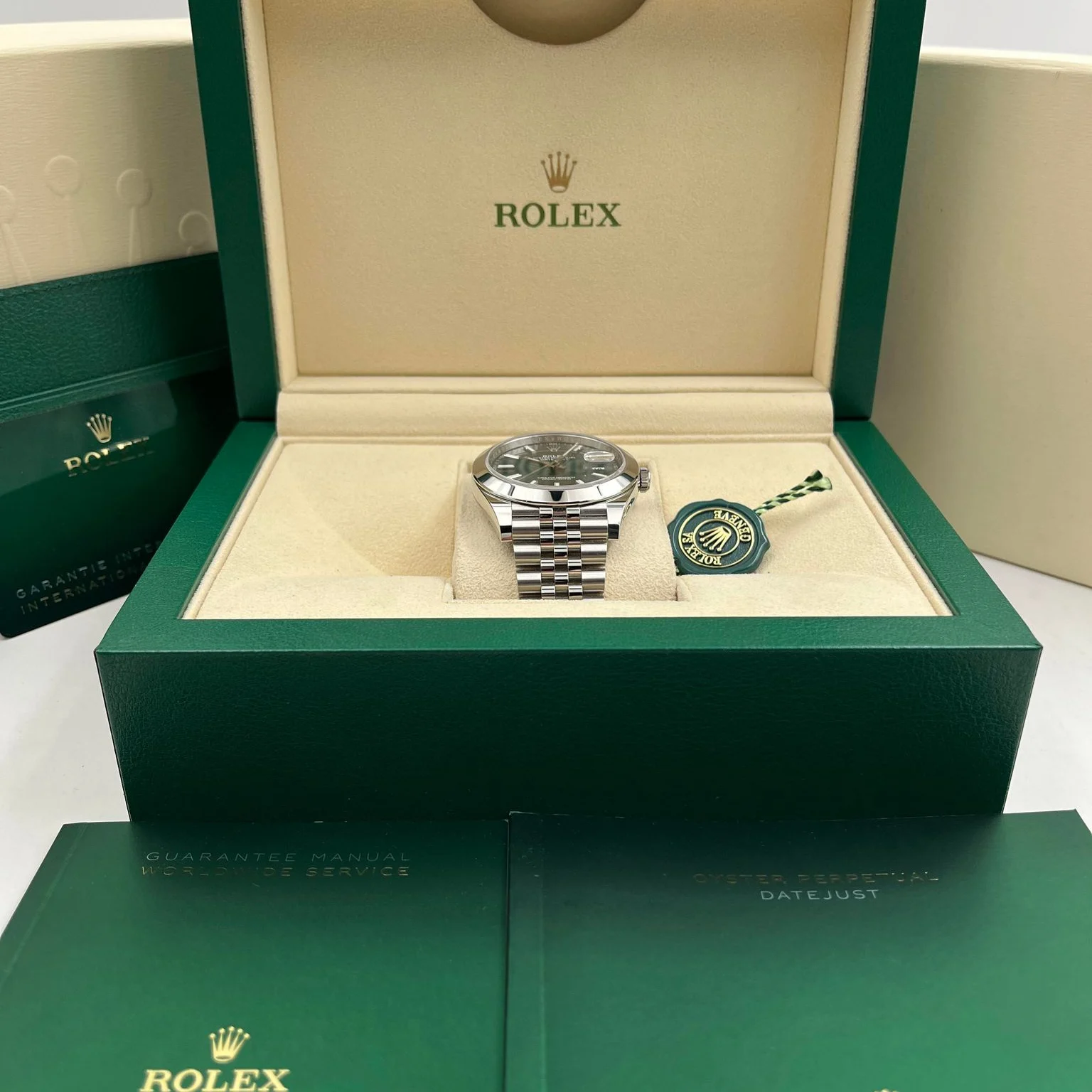 2022 Rolex Datejust 41 Smooth / Mint Green / Jubilee 126300-0020 Listing Image 5