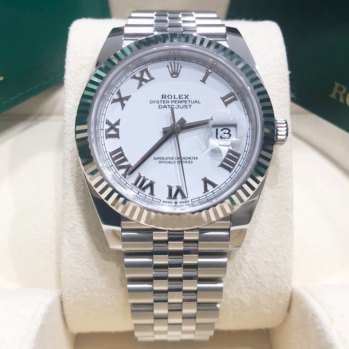 2022 Rolex Datejust 41 Fluted / White / Roman / Jubilee 126334-0024 | Bezel